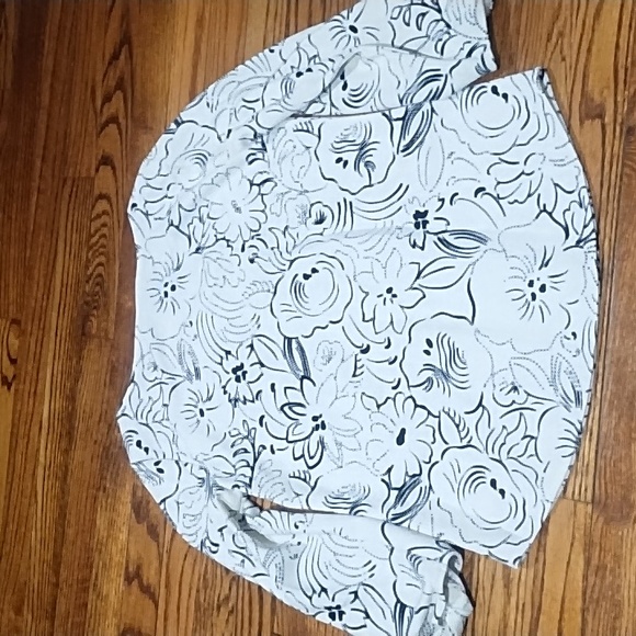 Ann Taylor Black and White Floral Blouse - Picture 5 of 7